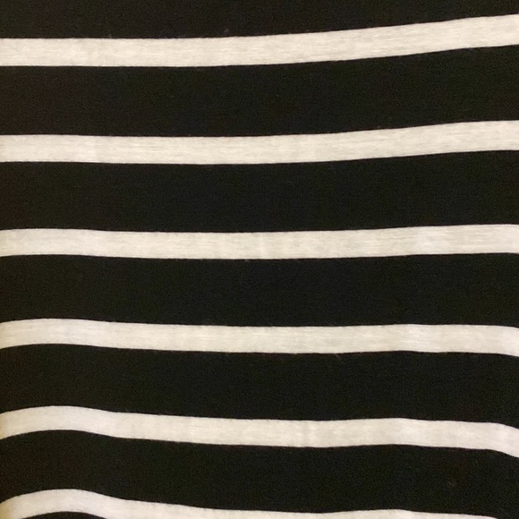 The dress is in great condition no rips. - Picture 2 of 4